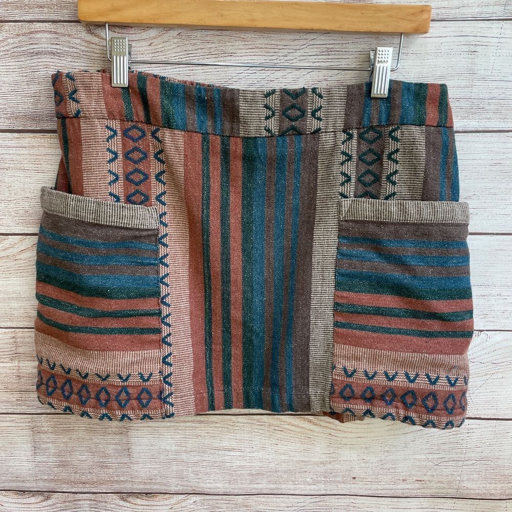 EARTHBOUND TRADING COMPANY‎ MINI SKIRT IN BOHO SOUTHWESTERN PRINT